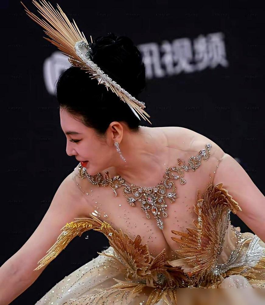 38岁的张雨绮，正把身体活成一座建筑。

58厘米的腰围，这不是生理奇迹，是精密