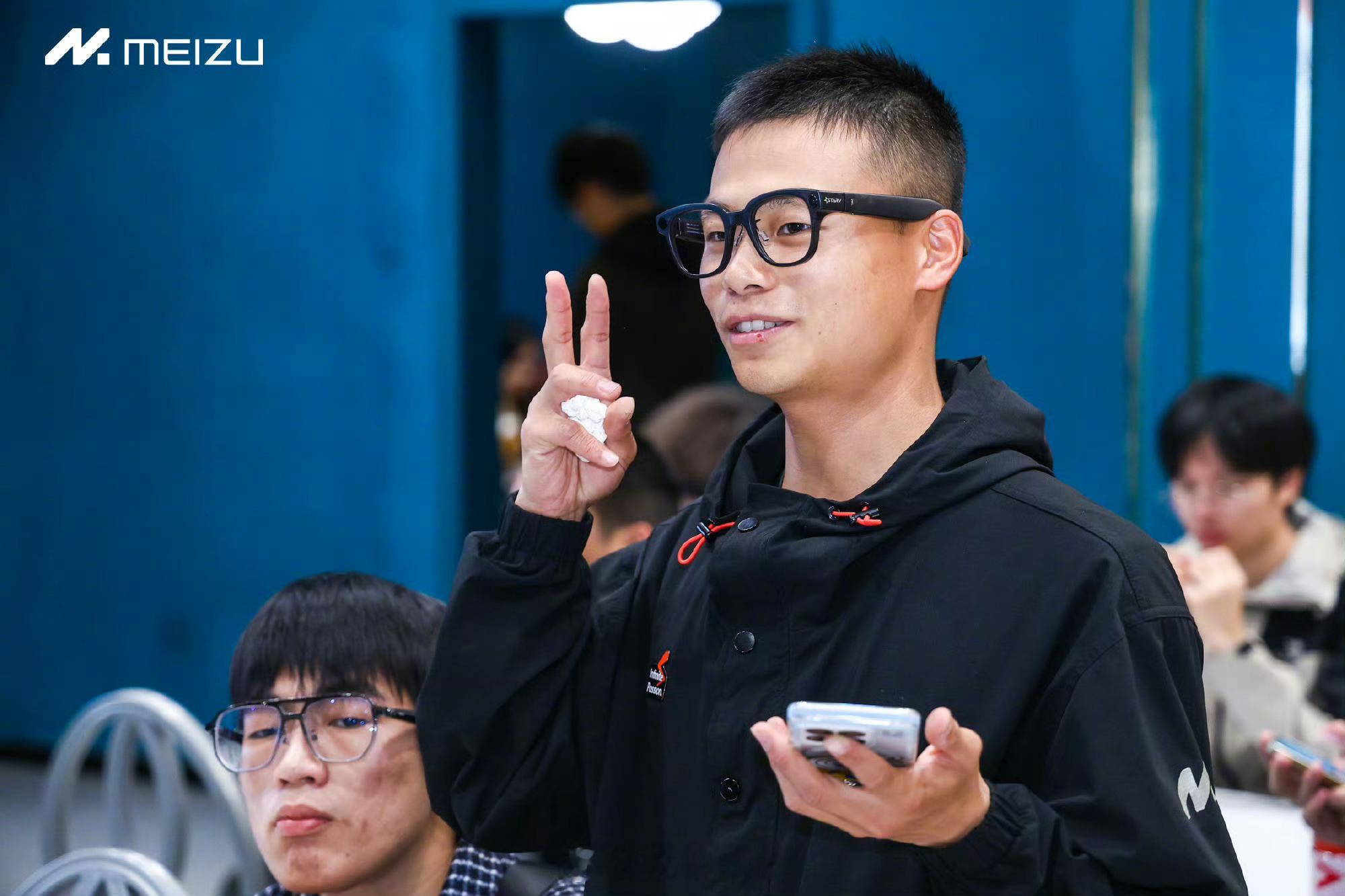 洛图科技：预计2025年全球智能眼镜的出货量为630万台，同比增长110%；预计