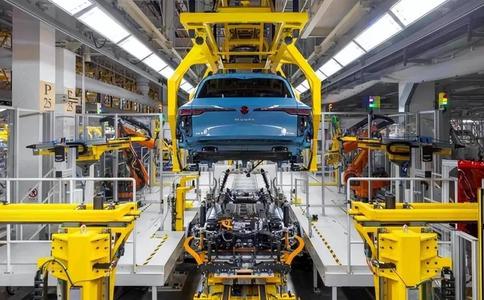 利润暴跌近100%，冻薪66万人至2030年！又一“国民神车”撑不住了


10