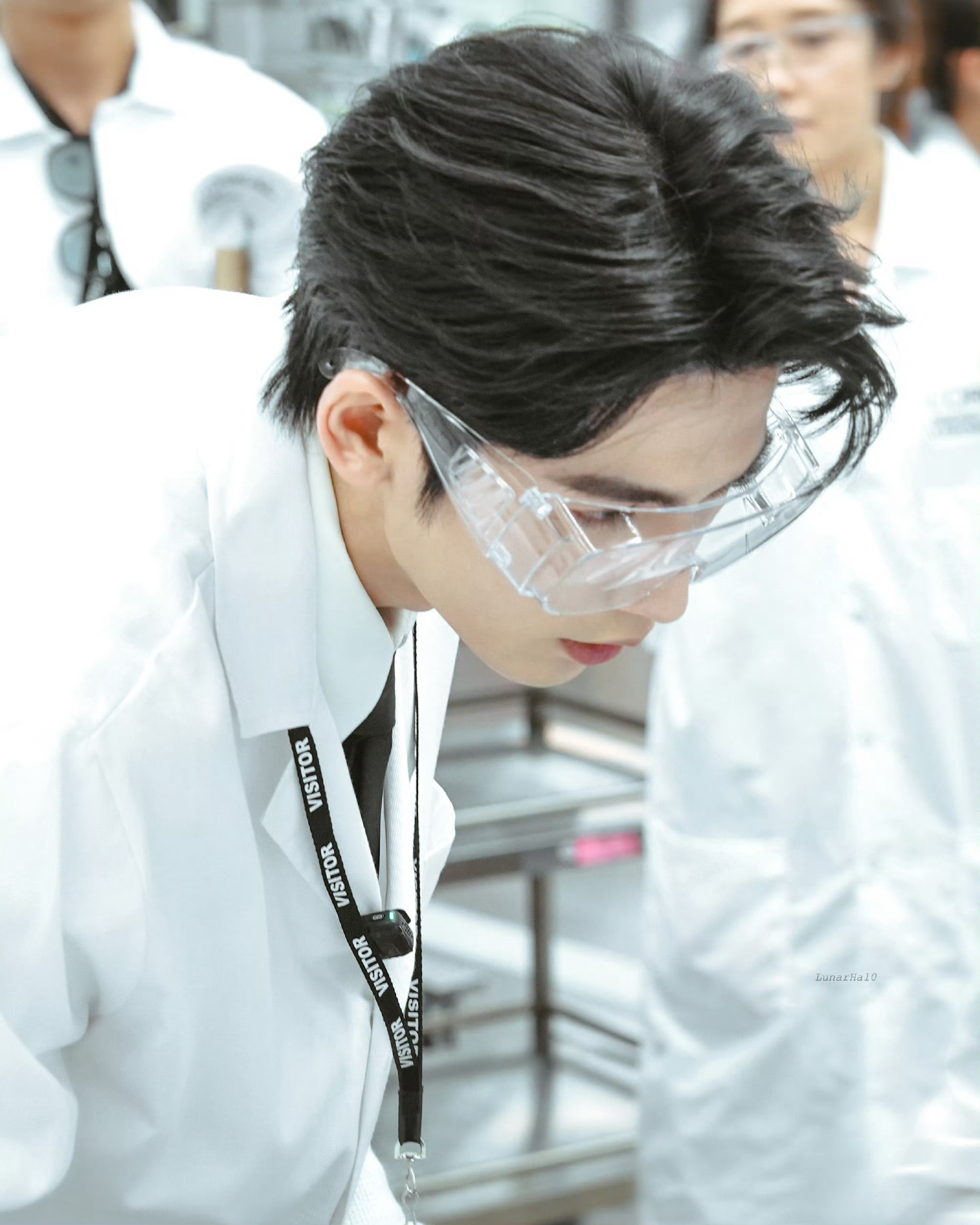张凌赫很久没人叫我学长了学长你太美好了 