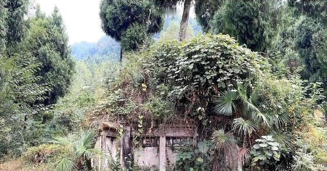 中国这片土地，几千年算下来，埋了上百亿人。
历史上绝大多数普通人死后身后事很简单