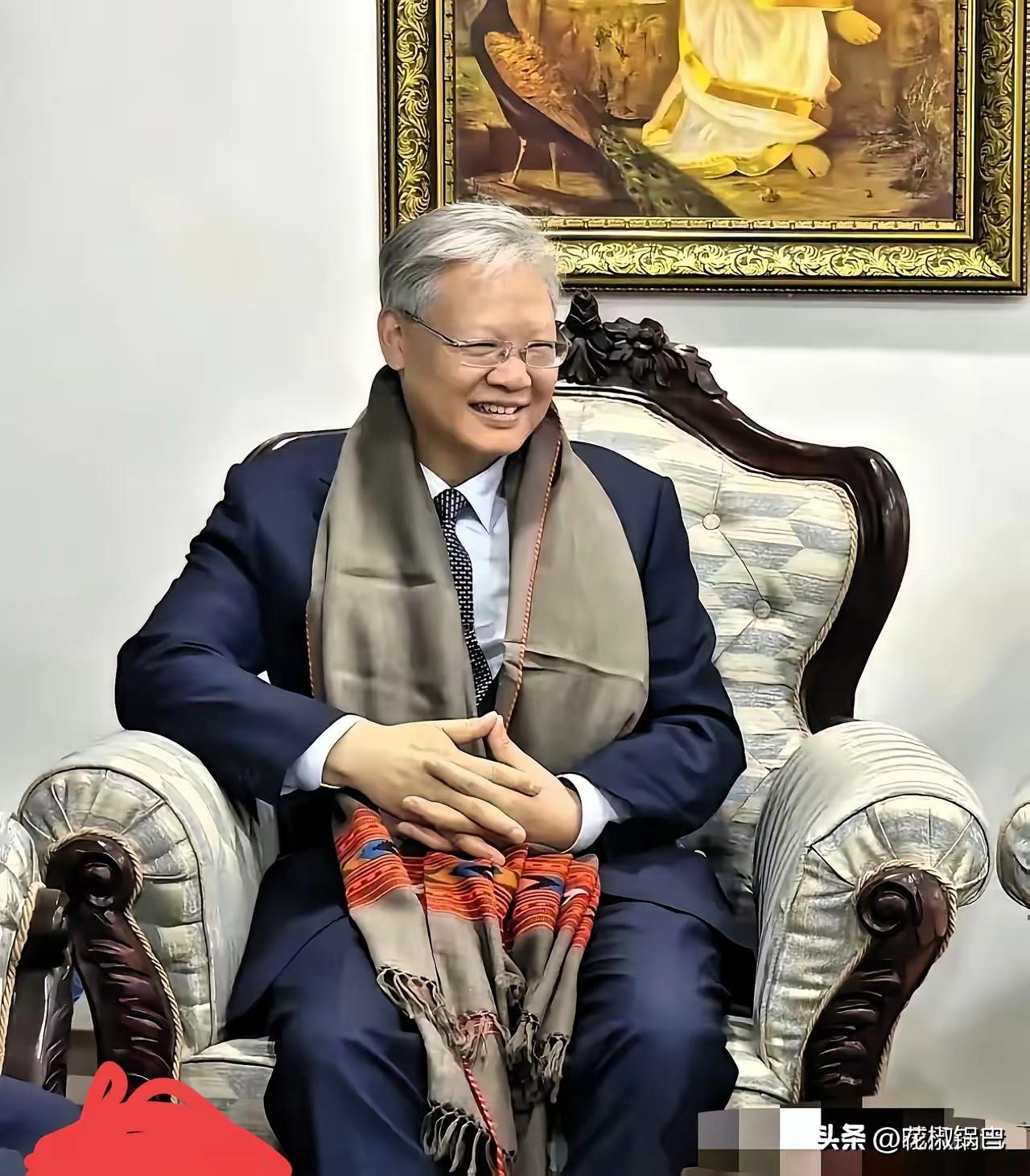网友这回是真没瞎起哄。你看网上“收紧对印签证”那呼声，一点毛病没有。

说个真事
