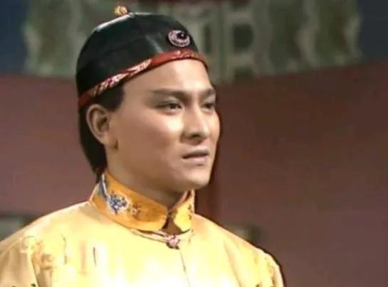 刘德华刚出道的时候其实一点都不帅，脸胖乎乎的，刘德华最帅的时期是30岁到四十岁之