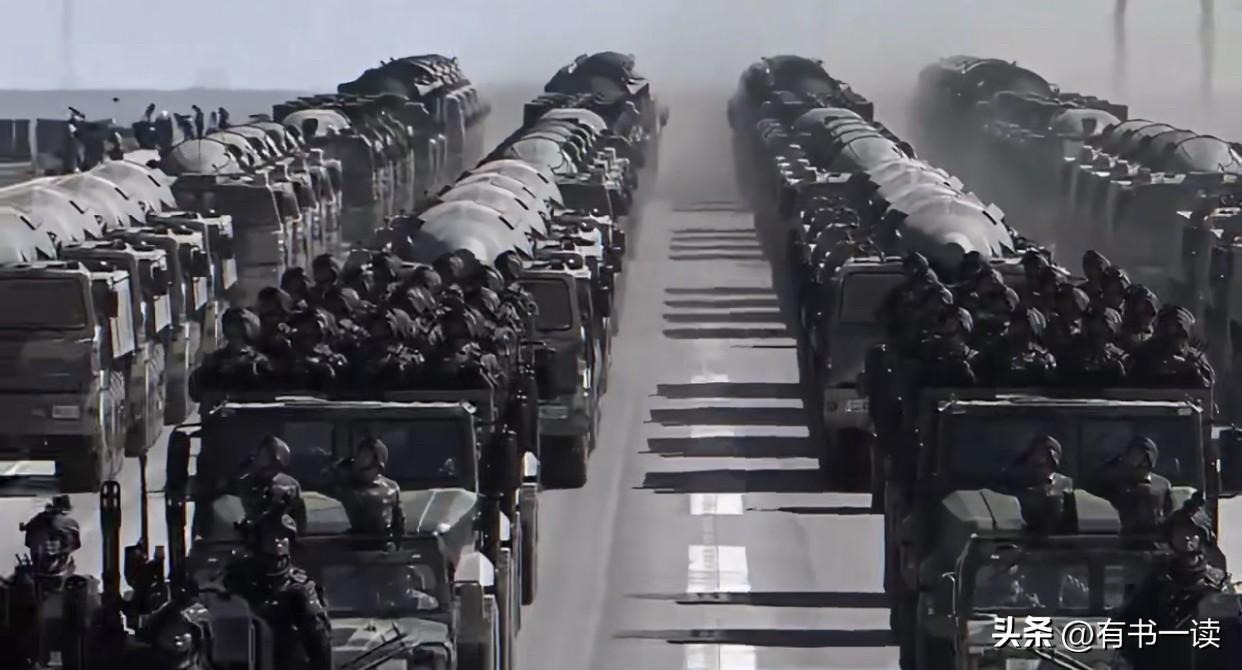 美国怕中国的东风导弹吗？怕！
美国怕中国的六代机吗？肯定怕！
但是，最让美国忌惮