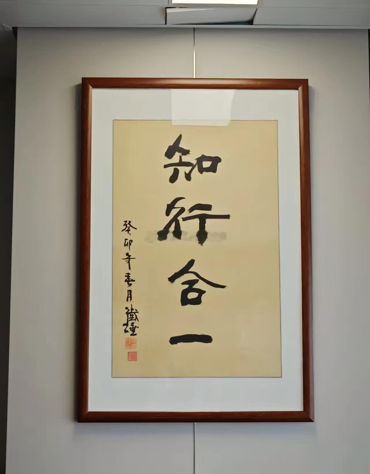 今天的盘面，你说它弱吧，三大指数午后顽强翻红，沪指还收红了。你说它强吧，两市下跌