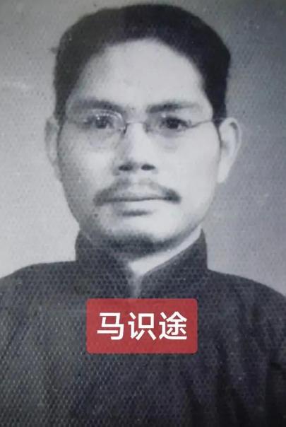 1949年，蒲华辅被捕叛变，他供出了马识途。马识途赶紧撤退，他化装成商人去车站，