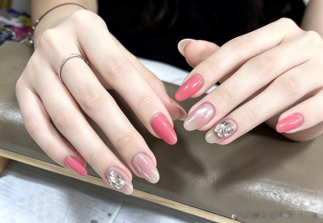【💅🏻38137】同一家店做的两次美甲 都是50米左右带甲片 宝宝们这个店值