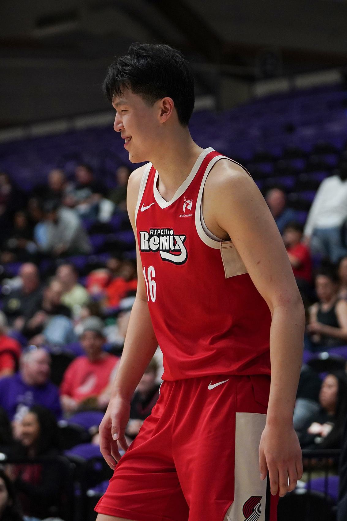 杨瀚森这是要逼开拓者下决心吗？

今天与南湾湖人的比赛，杨瀚森出战27分钟，4中