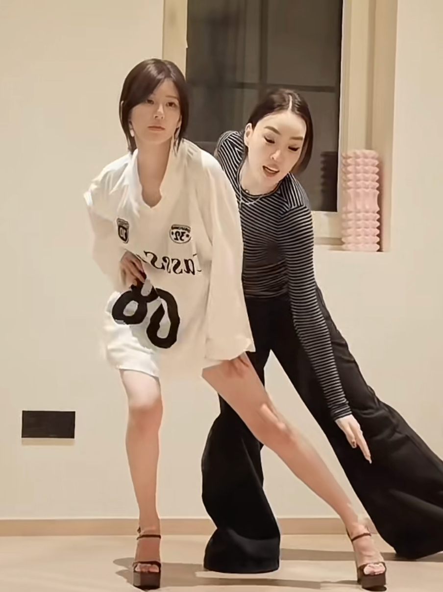 #赵露思新歌舞蹈练习室# 终于等到了露思跳舞，光看练舞已经氛围感拉满了！期待首唱