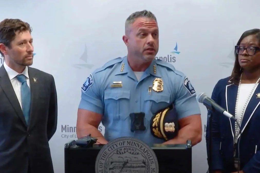 明尼阿波利斯警察局长布莱恩·奥哈拉告诉他的警员，如果他们看到移民执法局人员犯罪，