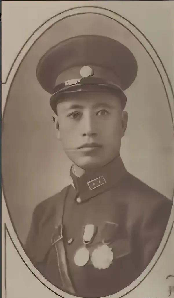 1943年，国军上将于学忠被两万日伪军围死，突围路线全被预判。危急时刻，少将魏凤