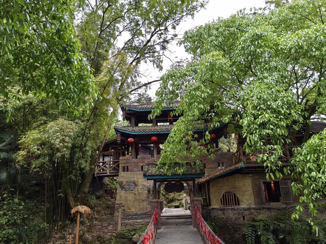 川西雅安芦山埝坎村，一个不容错过的地方。
这里享受岁月静好。
这里体悟时光穿越。