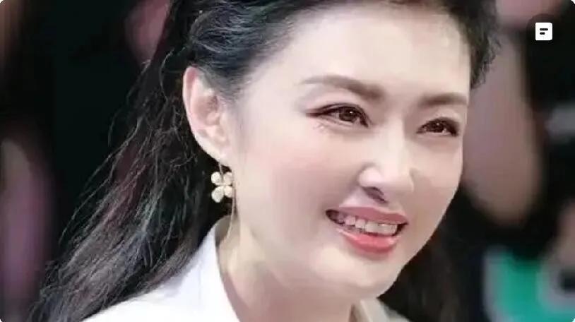 她的颜值真高，是真正的不老女神时间过得也太快了。

周涛都已经50多岁了，可一点