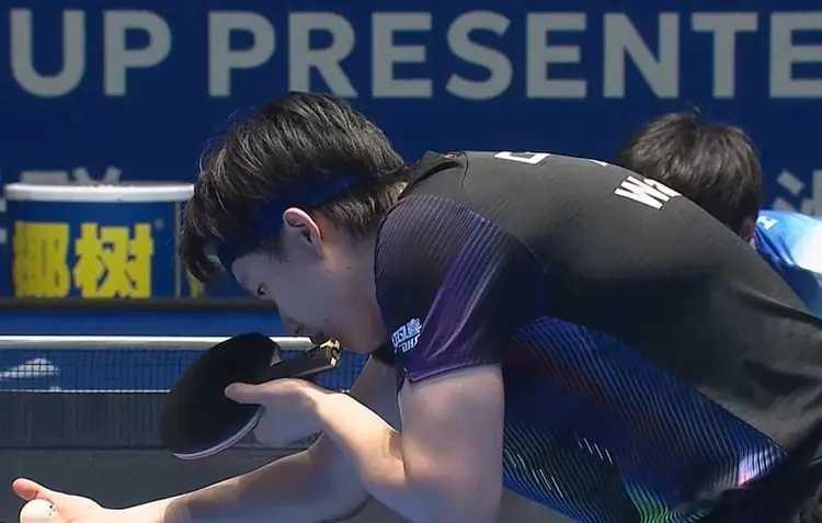 海口亚洲杯男单金牌赛：王楚钦 vs 张本智和首局双方一开始就打得非常胶着，即便张