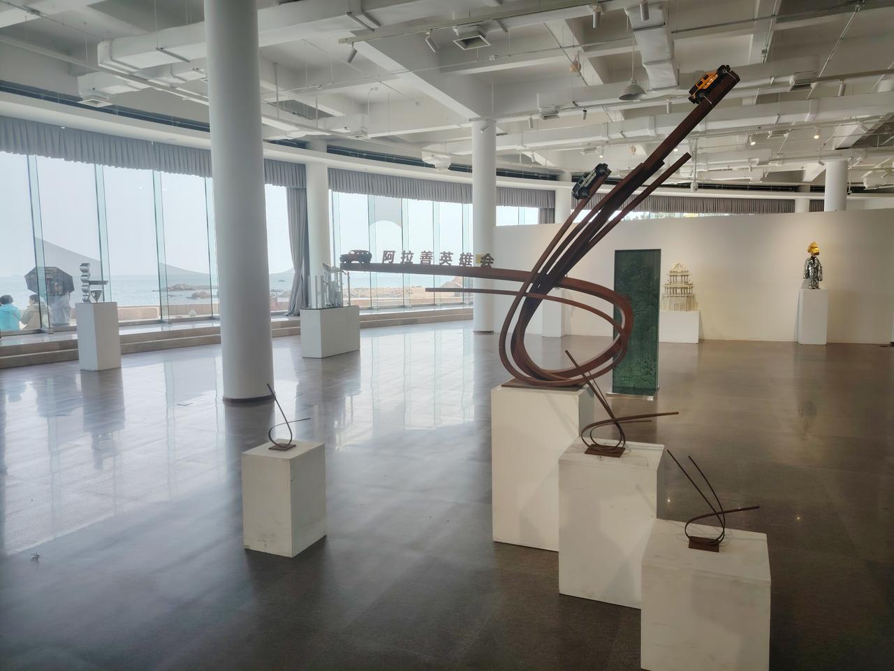 青岛市雕塑馆新展 | “艺术为城市赋能·2026青岛公共艺术邀请展”布展进行中，