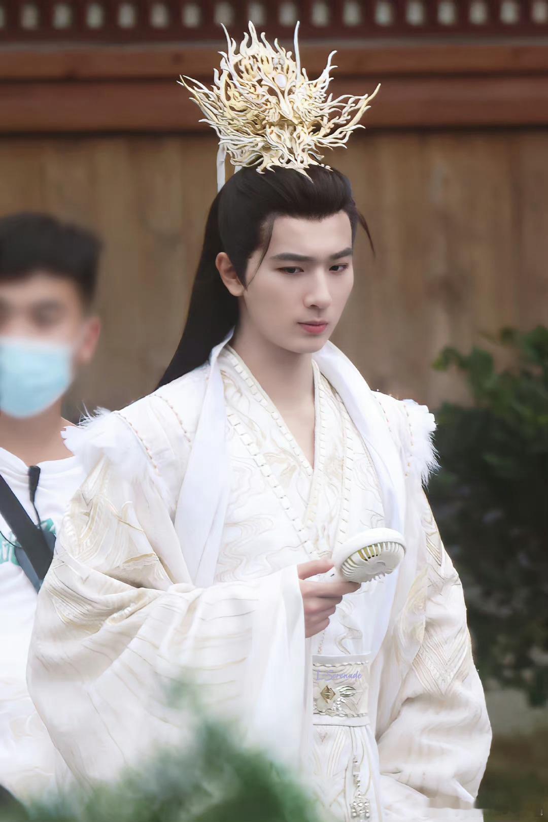 lhy 我们仲玺真人成亲了，白色婚服➕那个发饰我好喜欢