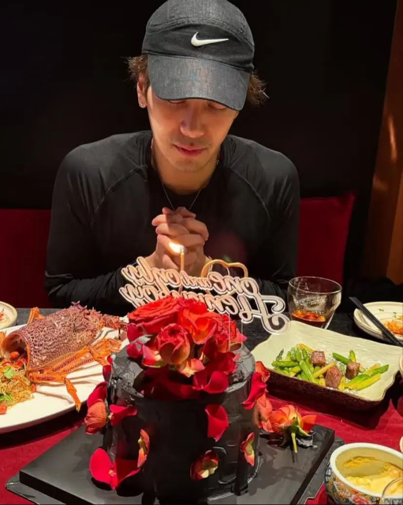 谢谢轩尼诗 我就知道你们会提前帮他过生日。😗🫶