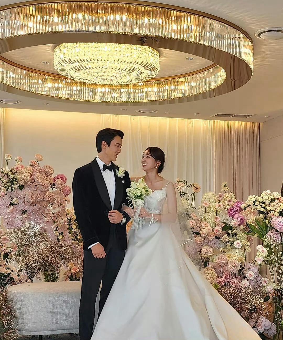 白司彦洪熙珠的婚纱照真是太甜蜜了呀[男孩儿][女孩儿] 
