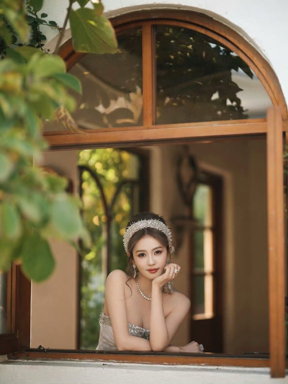 白鹿 美神 白鹿微博视界大会 的古堡公主造型太绝了！ ​​​