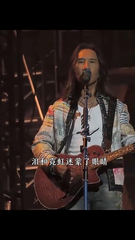 我站在屋顶，泪和霓虹迷蒙了眼睛。誓言欺骗了，吹痛了，相信我的心碎能说给谁听。吾爱