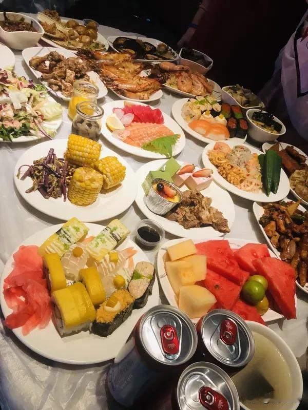 初次相亲约会就点8000元大餐，用餐后男方借故离场失联，女方被迫买单。这出闹剧折