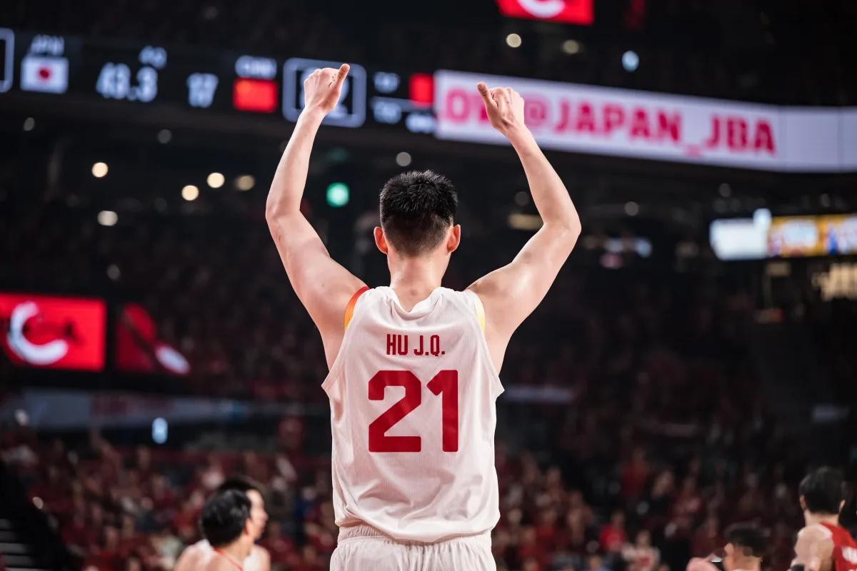 一场跌宕起伏的比赛……这场比赛得从中场休息拆开，分为上下半场聊。上半场的中国队，