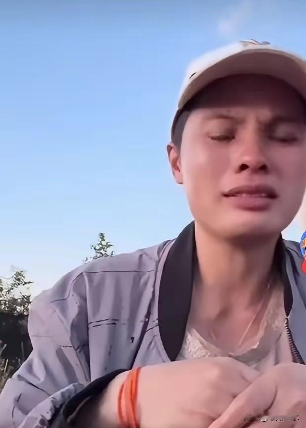 老挝小依直播控诉引争议：真相还是剧情

真相还是剧情？为孩子忍耐，还是为流量开戏