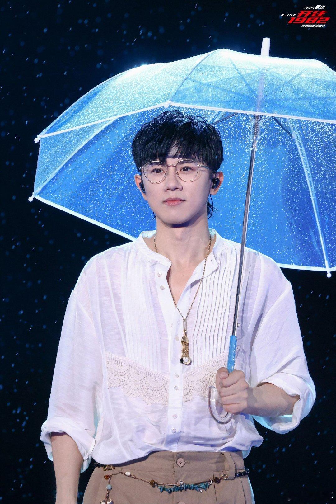张杰我们见面快乐巡演列车解锁中国香港新站点！官宣12月20日开启演出。“我们见面