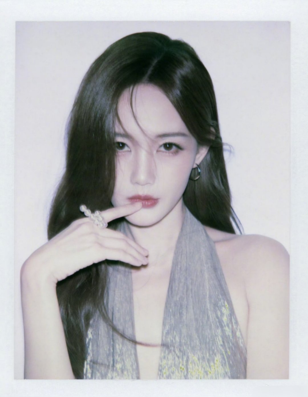 哇哇哇，李一桐撕拉片硬美啊！我还要看撕拉片[亲亲][亲亲]好美好美[打call]