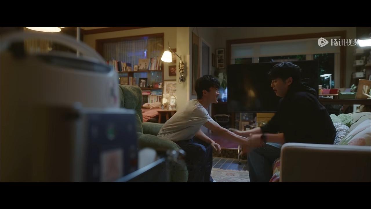 普通人很难选择，更何况林逸本人呢？！而且鲁大东还得靠林逸来主刀，看着跳动的心脏本