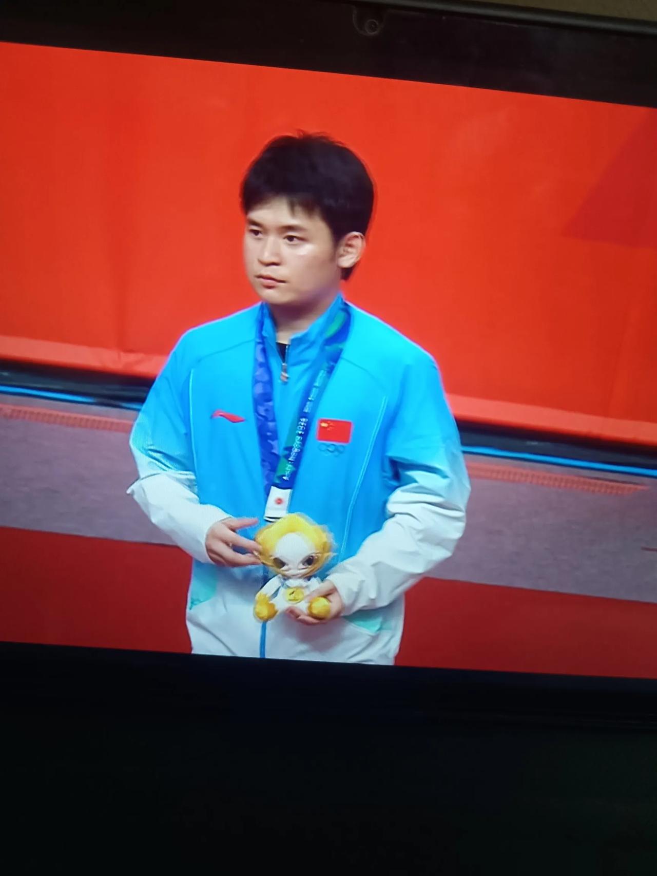 林诗栋零封王楚钦男单夺冠，成为国乒第三个三冠王。
名古屋亚运会压轴大戏男单决赛在