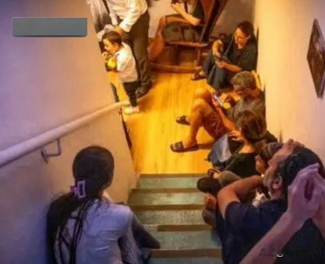 以色列食品短缺肆虐

🔹 土耳其媒体报道，由于冲突加剧和持续火箭袭击，避难所中