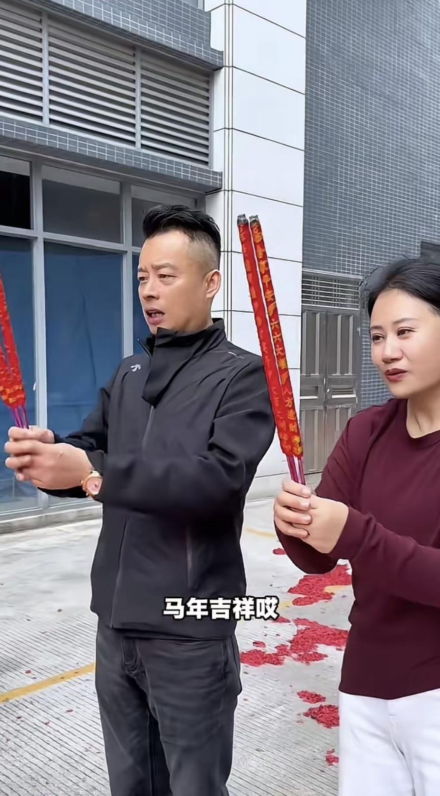 开工祈福穿竞品，新中式品牌创始人这波操作，让不少老顾客看懵了。香火刚点上，镜头一