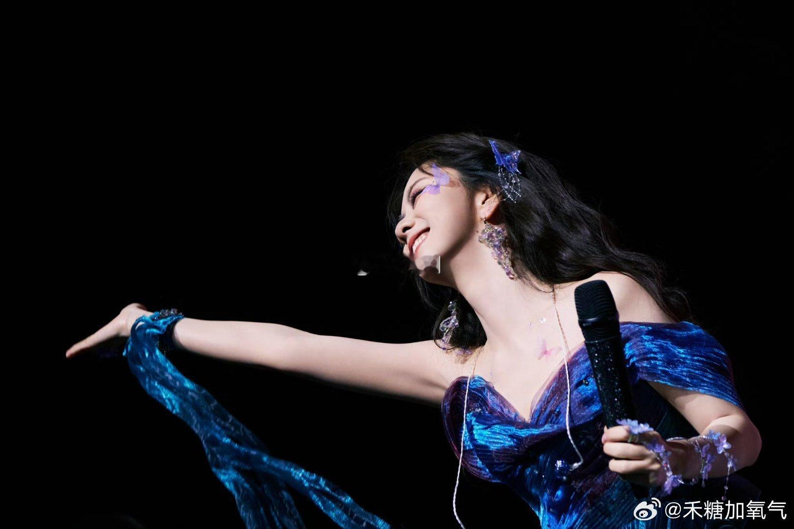 谭松韵 粉丝想要粉丝得到 她不会刻意煽情，却总能在细节里打动人心，一张返图，一句