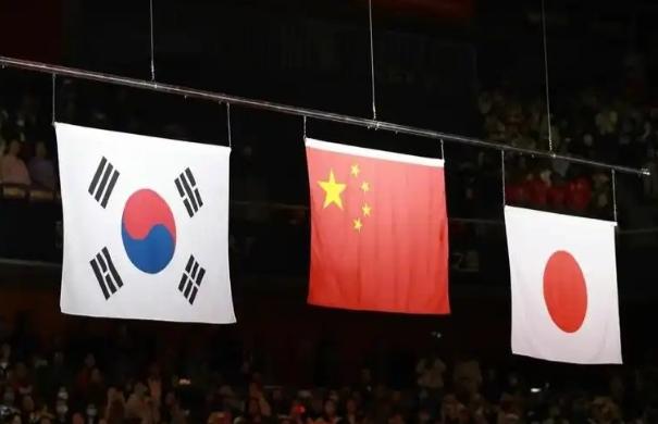 建议把国歌换掉？有博主觉得《义勇军进行曲》有点过时了，每次奏国歌的时候，都好像在