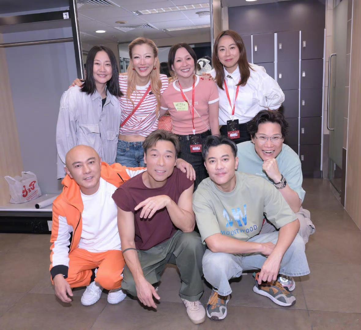 哪个是十二年前？哪个是现在的？