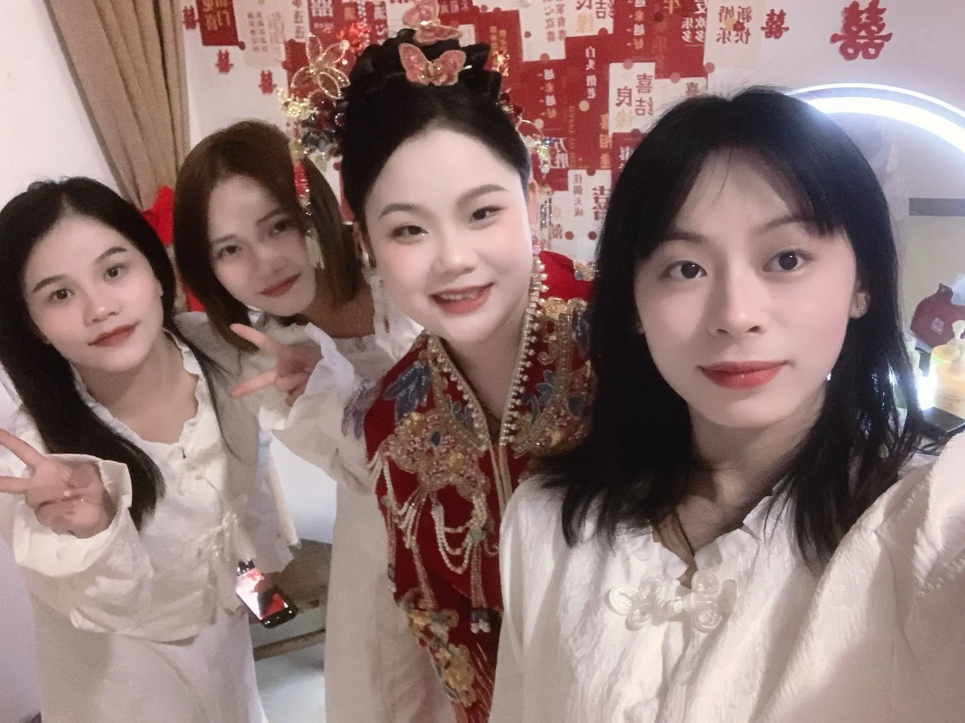 今天小姐妹婚礼圆满结束，我已回到家家，有机会再聚，分享一群小调皮