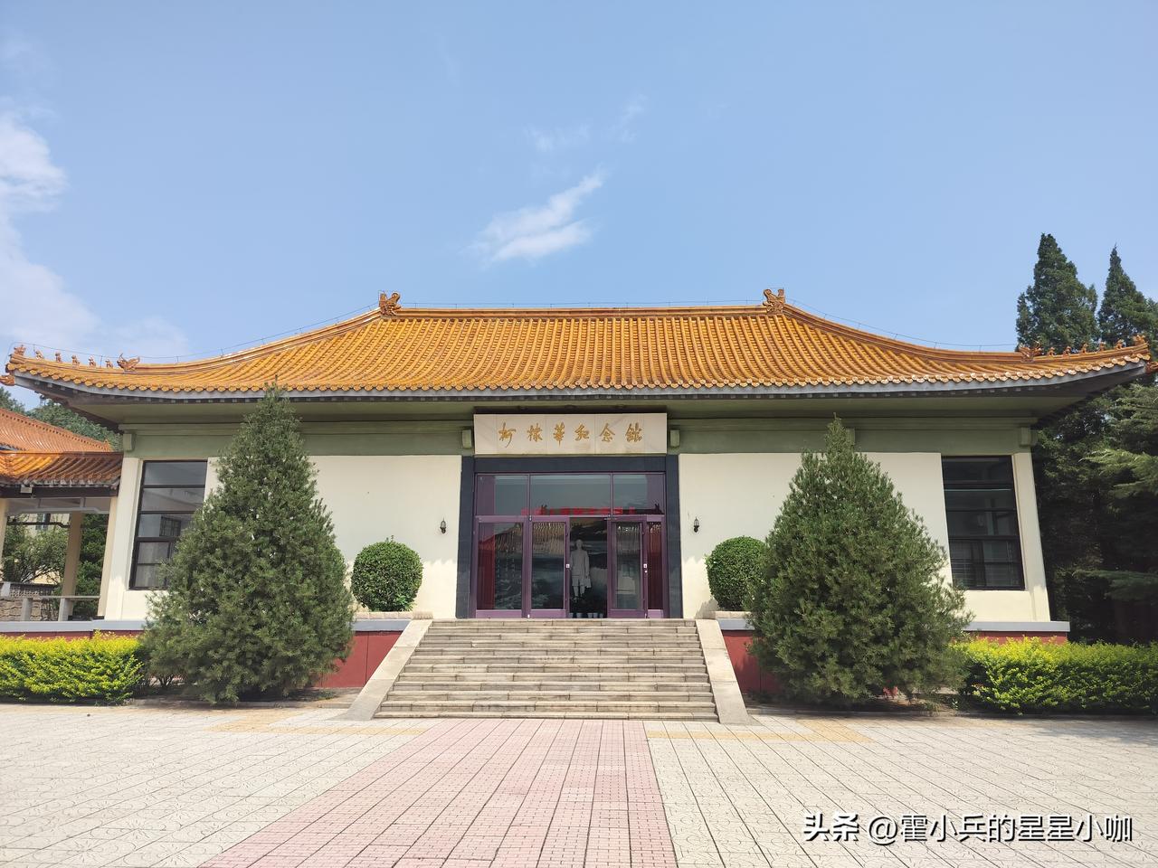 柯棣华主要在晋察冀边区工作，与诺尔曼·白求恩共事过一段时间，白求恩逝世后，柯棣华