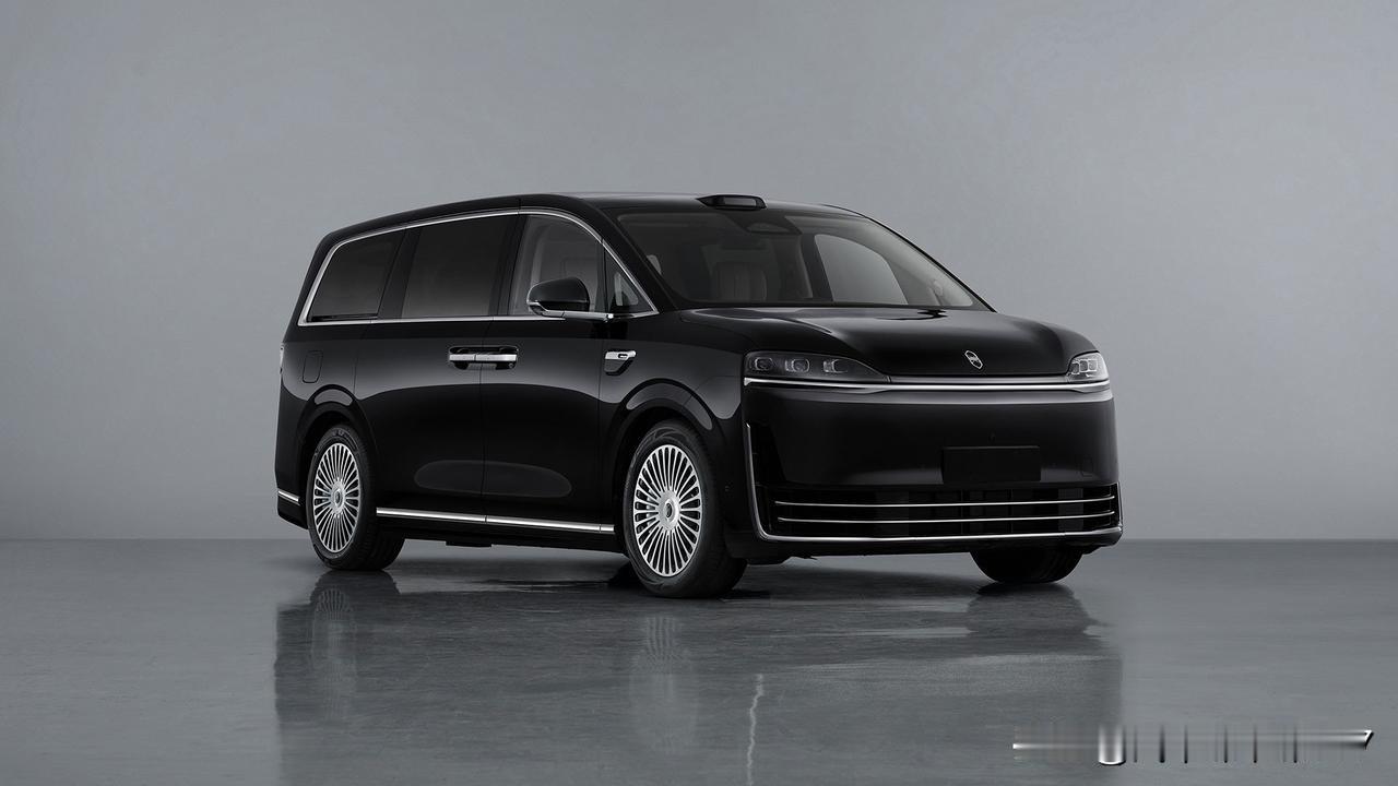 鸿蒙智行首款MPV申报，拟命名为智界V9。新车依托奇瑞E0X纯电平台打造，代号为