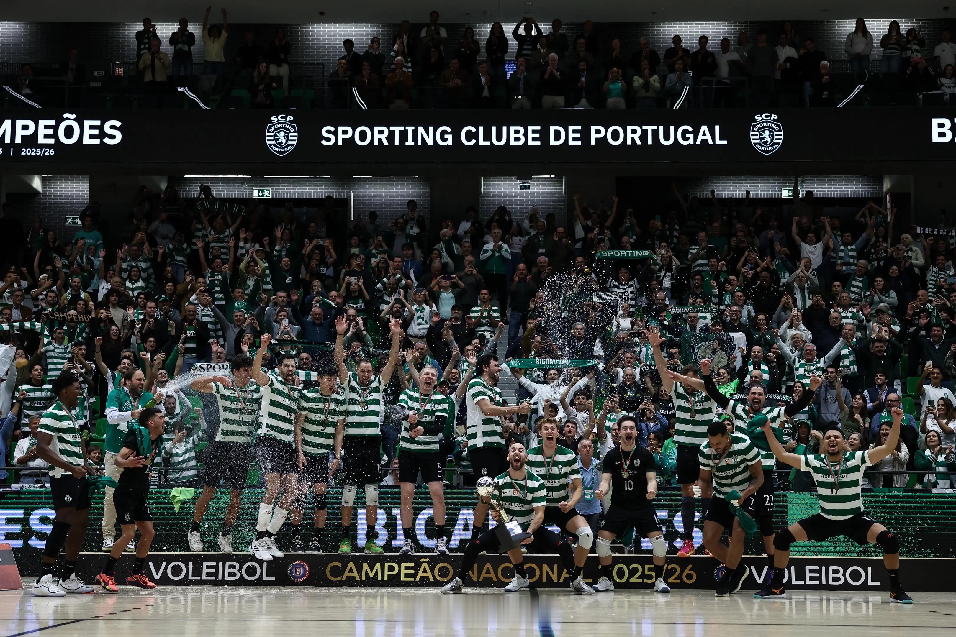 排球明星 李咏臻：“感谢这段经历🏆Sporting💚”。李咏臻留洋第一季