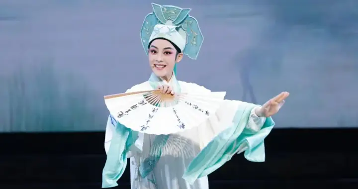 “90后”演员陈丽君晋升副主任