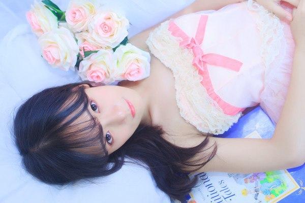 粉嫩少女心，梦幻花海中，静享美好时光高清美女 少女心 粉系少女写真