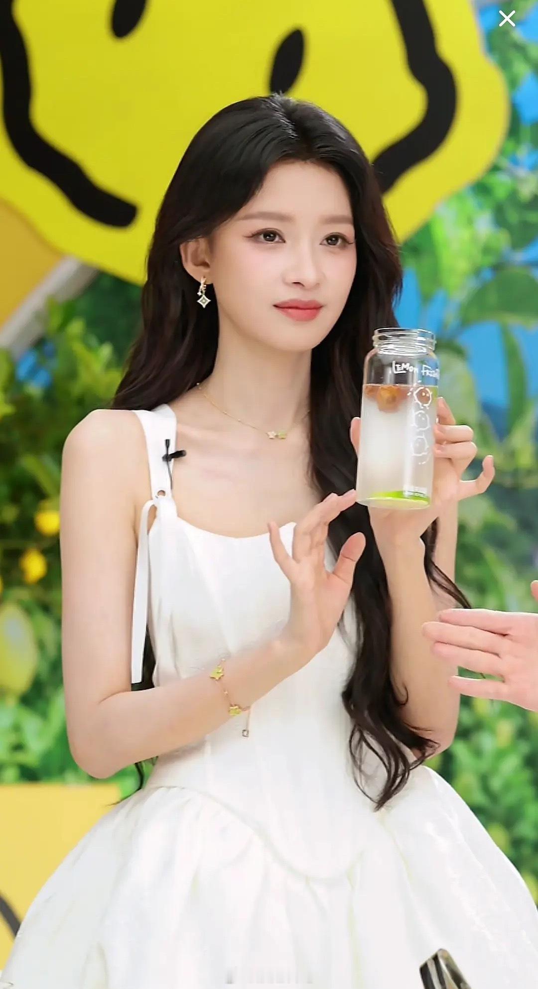 正在直播中的姐姐，好美好甜浪姐日记浪姐柠檬共和国鲜爽代言人孙怡