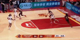 这球不应该给杜峰技术犯规？太没天理了！