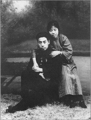 必须相信爱情
那个男子清瘦，已经被阿米巴肝脓肿折磨了好久。高烧，昏迷，三天三夜。