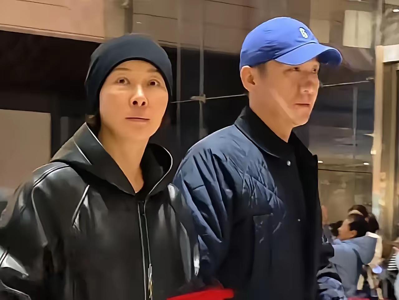 柯蓝和黄志忠冲上热搜！
​4月9号，柯蓝和男友黄志忠被拍到一起去北京天桥，观看张