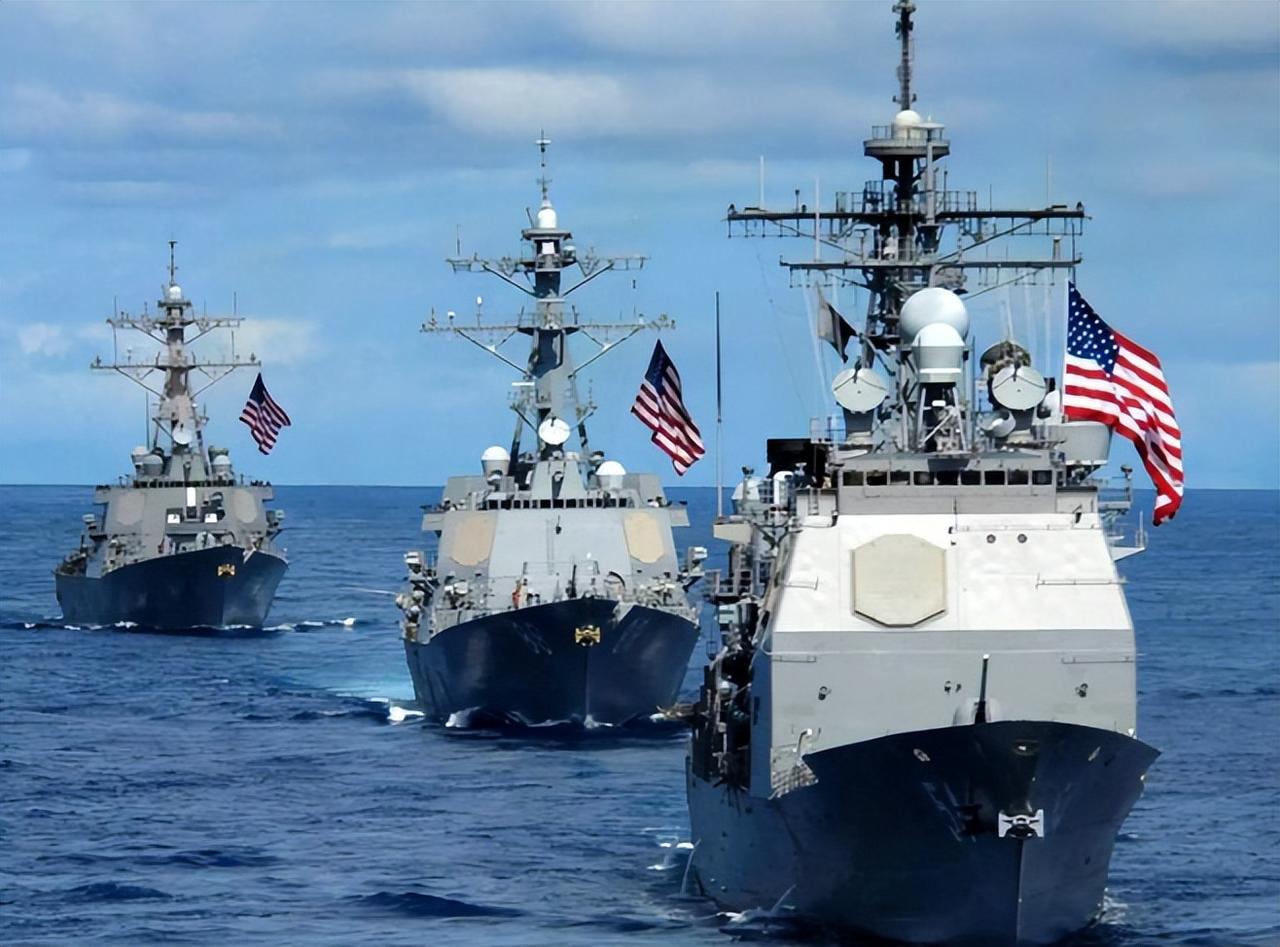 据新华社报道，特朗普15日晚在专机上对媒体说，美国正在和其他国家商讨共同保障霍尔