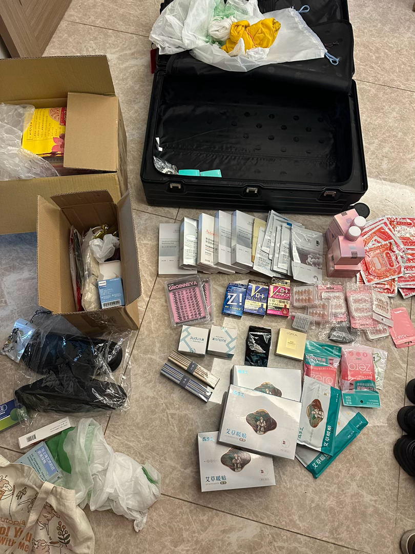 要滚回去倒计时了 买了很多很多东西 这些只是其中我的一部分， 还有俩丫头买了很多