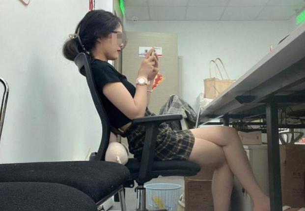 “白嫖成功！”陕西西安，一24岁女子入职某公司，工资15000，可上班不到1年就