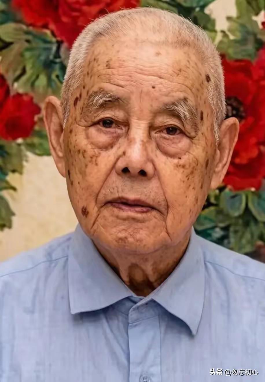 健在老红军范希贤爷爷，今年已108岁高龄。他13岁参加红军，亲历二万五千里长征，